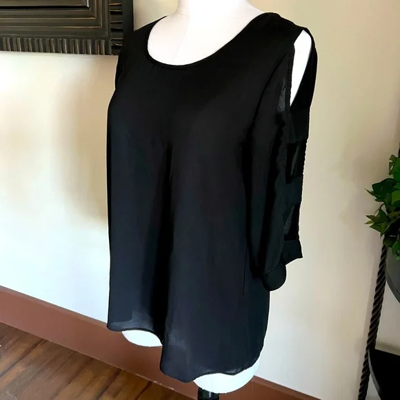 Flowing Black Blouse - Picture 1 of 8